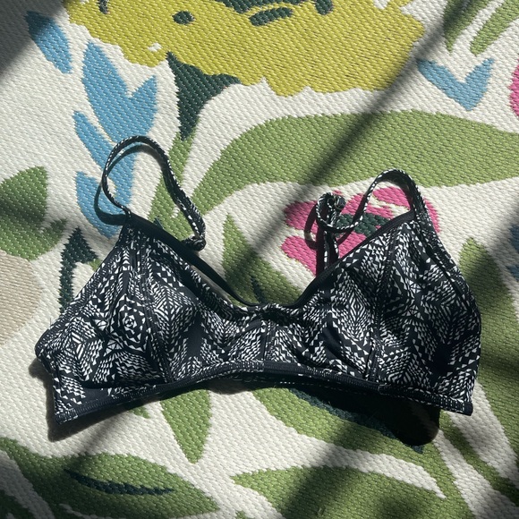 Xhilaration Swim Top - Picture 1 of 3